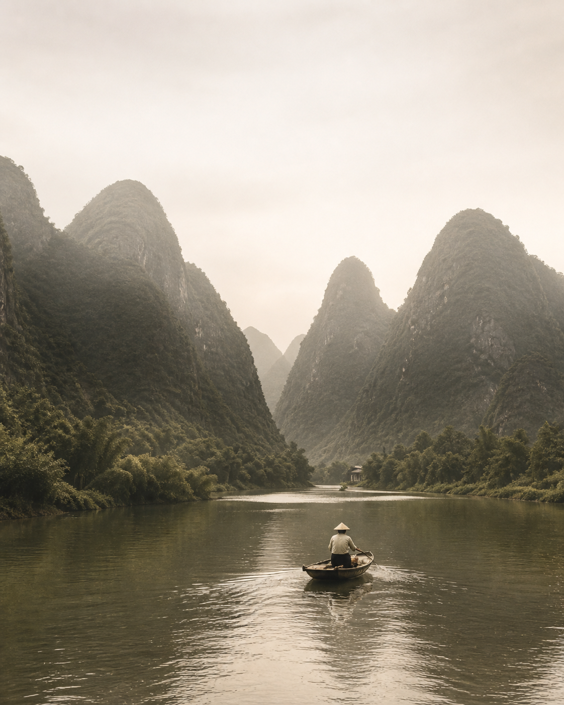 Paysage vietnamien : rivière, montagnes, barque